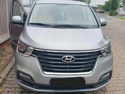 Grau Gebraucht 2019 Hyundai H-1 Van / Kleinbus | 26.000 € (Teuer)