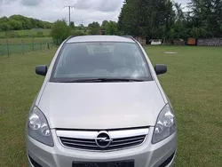 Beige Gebraucht 2009 Opel Zafira Selection Van / Kleinbus | 4.999 € (Etwas zu teuer)