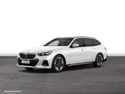 Weiß Gebraucht 2024 BMW 540 Kombi | 72.334 €