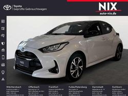 Platinum white / black mica Gebraucht 2024 Toyota Yaris Hybrid Kleinwagen | 23.990 € (Fairer Preis)