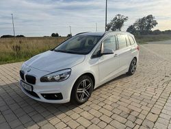 Weiß Gebraucht 2015 BMW 218 Gran Tourer Sport Line Van / Kleinbus | 14.990 € (Fairer Preis)