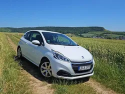 Weiß Gebraucht 2016 Peugeot 208 Allure Kleinwagen | 4.280 € (Guter Preis)