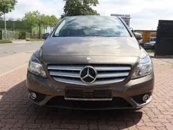Grau Gebraucht 2012 Mercedes B180 Van / Kleinbus | 8.950 € (Guter Preis)