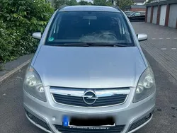 Grau Gebraucht 2007 Opel Zafira Van / Kleinbus | 1.899 € (Etwas zu teuer)