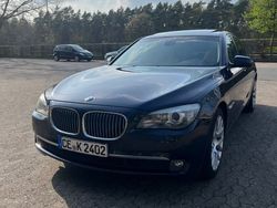 Blau Gebraucht 2009 BMW 740 Limousine | 14.500 € (Teuer)