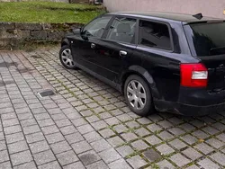 Schwarz Gebraucht 2002 Audi A4 Kombi | 1.100 € (Superpreis)