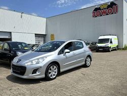 Silber Gebraucht 2013 Peugeot 308 Limousine | 2.450 €