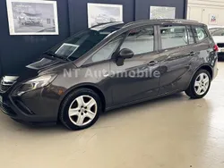 Grau Gebraucht 2014 Opel Zafira Tourer Edition Van / Kleinbus | 5.999 € (Guter Preis)