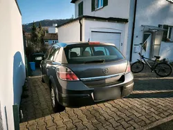 Grün Gebraucht 2010 Opel Astra Kleinwagen | 1.200 € (Superpreis)