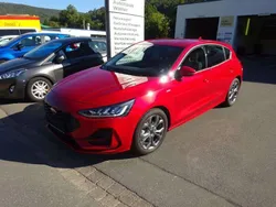 Fantastic red tc Gebraucht 2023 Ford Focus ST-Line Limousine | 22.900 € (Guter Preis)