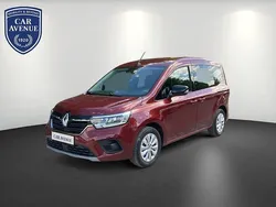 Rot (karmesinrot (rot)) Gebraucht 2023 Renault Kangoo Equilibre Van / Kleinbus | 21.985 € (Fairer Preis)