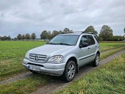 Silber Gebraucht 1999 Mercedes ML230 SUV | 2.799 €