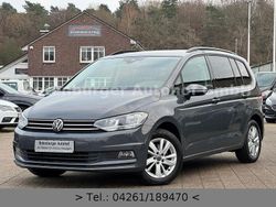 Grau Gebraucht 2022 VW Touran Comfortline Van / Kleinbus | 20.650 € (Fairer Preis)