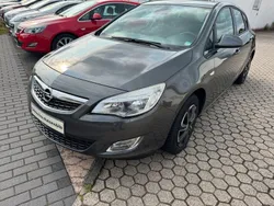 Grau Gebraucht 2011 Opel Astra Design Edition Limousine | 4.200 € (Guter Preis)