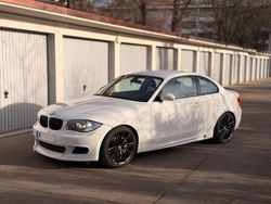 Weiß Gebraucht 2009 BMW 123 Coupé M Performance Coupé | 10.500 € (Etwas zu teuer)