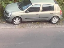 Gelb Gebraucht 2001 Renault Clio II Kleinwagen | 650 €