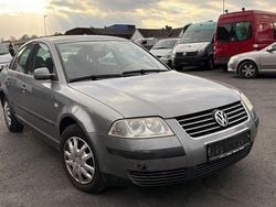 Grau Gebraucht 2002 VW Passat Limousine | 1.350 € (Guter Preis)