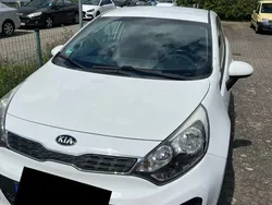 Grau Gebraucht 2013 Kia Rio FIFA World Cup Edition Limousine | 10.479 € (Teuer)