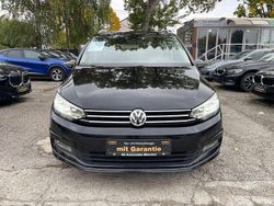 Schwarz Gebraucht 2017 VW Touran Highline Van / Kleinbus | 11.950 €