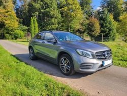 Grau Gebraucht 2017 Mercedes GLA180 AMG line SUV | 17.000 € (Fairer Preis)