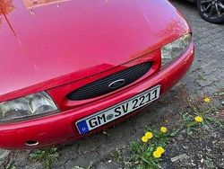 Rot Gebraucht 1998 Ford Fiesta Kleinwagen | 800 €