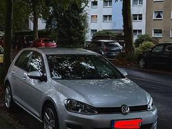 Grau Gebraucht 2015 VW Golf VII Kleinwagen | 11.500 €