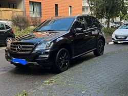 Schwarz Gebraucht 2011 Mercedes ML300 Edition SUV | 10.500 € (Guter Preis)