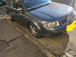 Grau Gebraucht 2001 Audi A4 Limousine | 2.800 € (Etwas zu teuer)