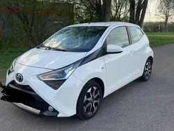 Weiß Gebraucht 2019 Toyota Aygo X-clusiv Kleinwagen | 6.900 € (Guter Preis)
