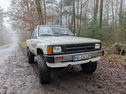 Weiß Gebraucht 1984 Toyota HiLux Abholung | 25.000 €