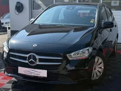 Schwarz Gebraucht 2022 Mercedes B160 Van / Kleinbus | 17.649 € (Guter Preis)