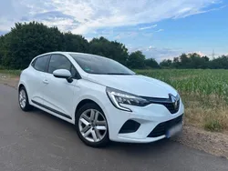 Weiß Gebraucht 2021 Renault Clio V SE Kleinwagen | 11.800 € (Fairer Preis)