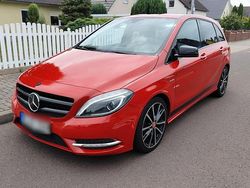 Rot Gebraucht 2012 Mercedes B180 AMG line Van / Kleinbus | 10.999 € (Guter Preis)