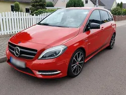 Rot Gebraucht 2012 Mercedes B180 AMG line Van / Kleinbus | 11.999 € (Superpreis)
