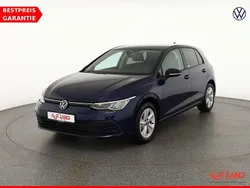Blau Gebraucht 2024 VW Golf VIII Life Limousine | 24.990 € (Guter Preis)