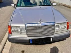 Silber Gebraucht 1993 Mercedes 200 Kombi | 3.950 €