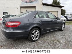 Grau Gebraucht 2009 Mercedes E250 Limousine | 6.902 € (Fairer Preis)
