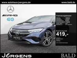 Blau metalliclack sodalithblau Gebraucht 2024 Mercedes EQE300 Electric Art Limousine | 44.380 € (Superpreis)