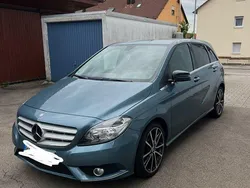 Blau Gebraucht 2013 Mercedes B180 Van / Kleinbus | 9.499 € (Fairer Preis)
