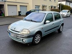 Grau Gebraucht 2000 Renault Clio II Kleinwagen | 1.999 € (Fairer Preis)