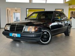 Grau Gebraucht 1987 Mercedes E250 AMG Limousine | 12.495 €