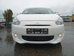 Weiß Gebraucht 2016 Mitsubishi Space Star Edition Kleinwagen | 5.990 €