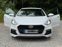 Weiß Gebraucht 2015 Hyundai i30 Turbo Limousine | 9.350 € (Guter Preis)