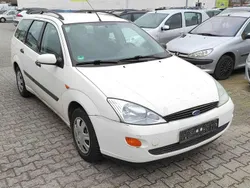 Weiß Gebraucht 2001 Ford Focus Kombi | 1.499 € (Fairer Preis)