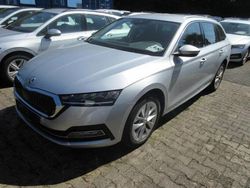 Brillantsilber metallic Gebraucht 2023 Skoda Octavia Style Kombi | 21.988 € (Guter Preis)