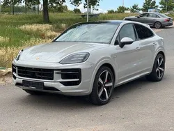 Beige Gebraucht 2025 Porsche Cayenne SUV | 159.999 €
