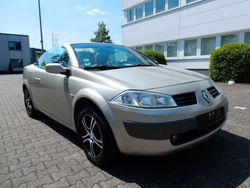 Beige Gebraucht 2005 Renault Mégane Cabriolet Privilege Cabrio | 1.949 € (Teuer)