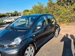 Grau Gebraucht 2009 Toyota Aygo Kleinwagen | 4.799 € (Etwas zu teuer)