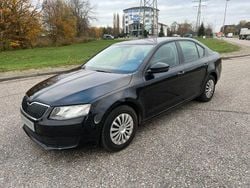 Schwarz Gebraucht 2015 Skoda Octavia Active Limousine | 4.000 € (Fairer Preis)