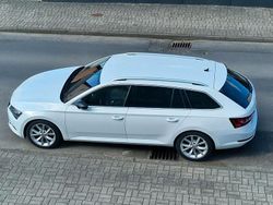 Weiß Gebraucht 2016 Skoda Superb Kombi | 18.000 € (Etwas zu teuer)